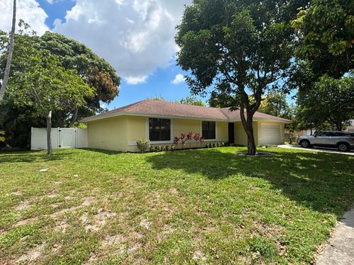1563 40th St, West Palm Beach, FL, 33407-3639 | Card Image