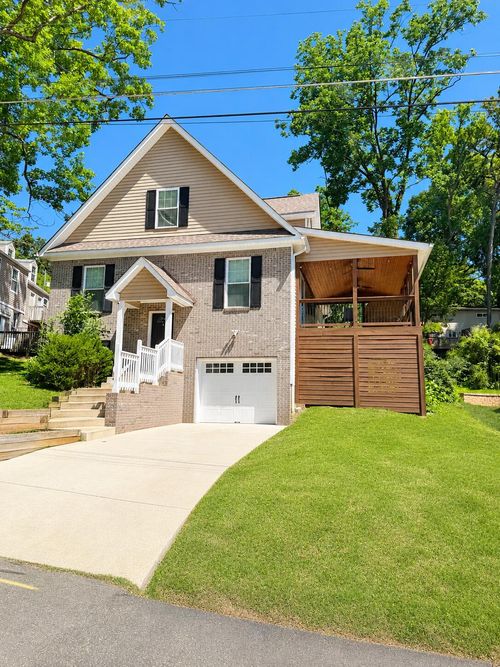 323 Pine Ridge Rd, Chattanooga, TN, 37405-3442 | Card Image