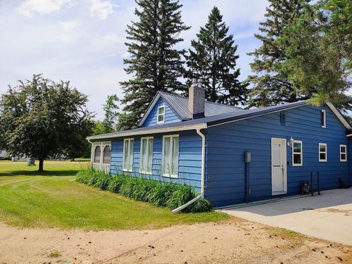 704 Martha Ave N, Thief River Falls, MN, 56701-1019 | Card Image
