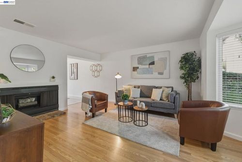 apt-i-1245 Pine Creek Way, Concord, CA, 94520-5912 | Card Image