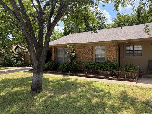 2907 Hilltop Dr, Euless, TX, 76039-7844 | Card Image