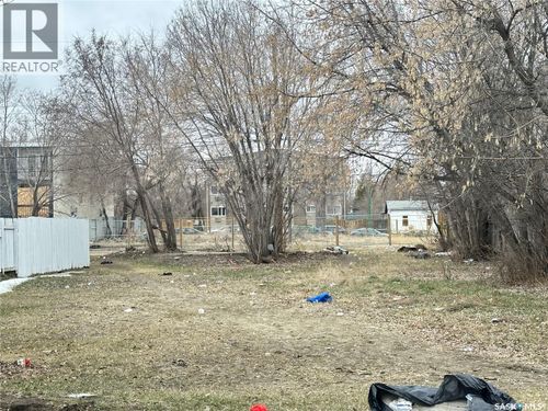 331 Av Q S, Saskatoon, SK, S7M2Y2 | Card Image