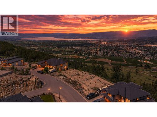 1726 Carnegie St, Kelowna, BC, V1P1T3 | Card Image
