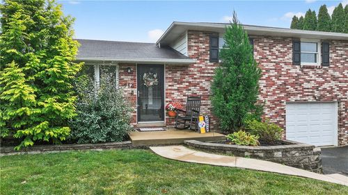 714 Courtview Dr, Greensburg, PA, 15601-1429 | Card Image