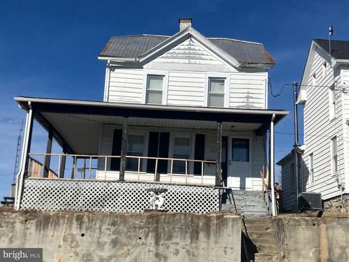 805 E B St, BRUNSWICK, MD, 21716-1713 | Card Image