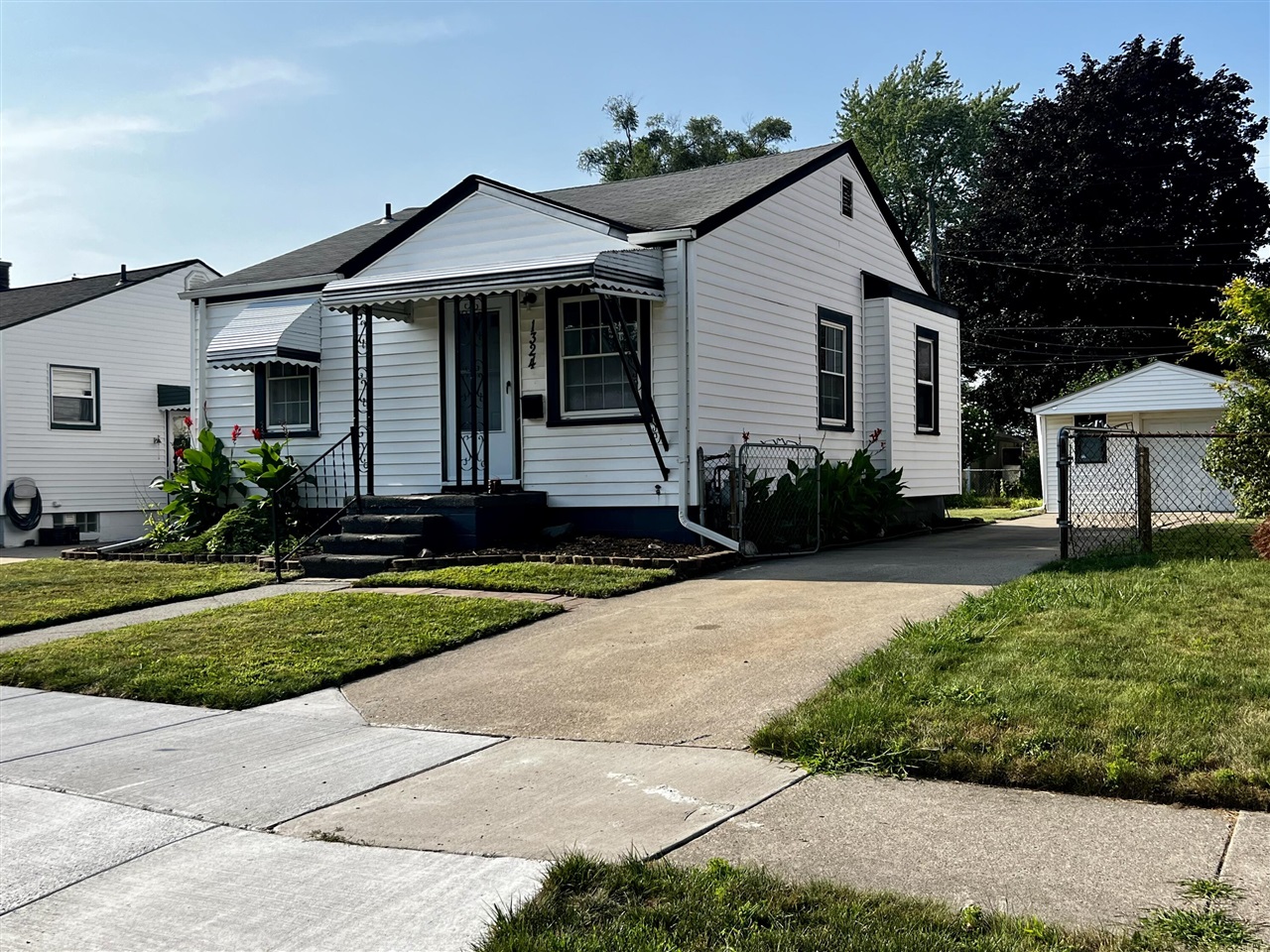 Buckingham Ave, Lincoln Park, MI 48146