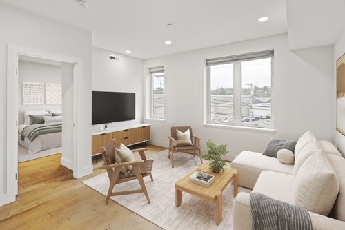 204-50 Hichborn St, Boston, MA, 02135-3066 | Card Image