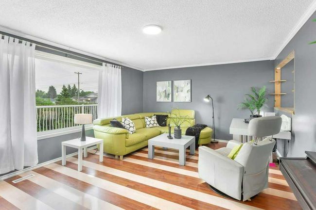 5620 50 Street, House other with 4 bedrooms, 2 bathrooms and 4 parking in Rimbey AB | Image 6