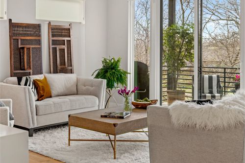 8-5002 Pecan Springs Rd, Austin, TX, 78723-6081 | Card Image