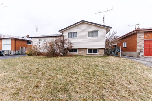 33 Strathmore Crescent, Welland, ON, L3B1B8 | Card Image