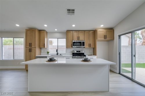 10224 Anoka Ave, Las Vegas, NV, 89144-6818 | Card Image