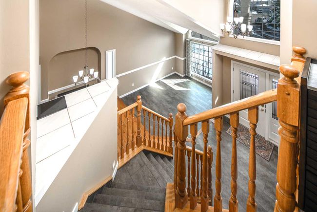 315 Hawkstone Close Nw, Home with 5 bedrooms, 3 bathrooms and 6 parking in Calgary AB | Image 8