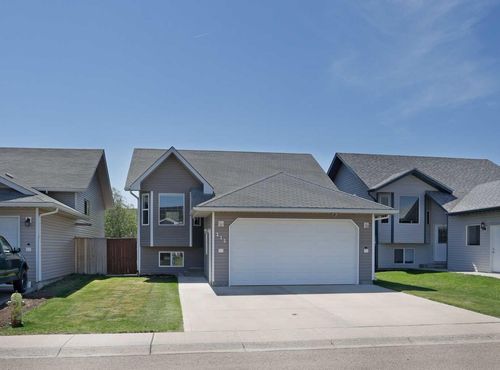 215 Upland Ave, Brooks, AB, T1R1N1 | Card Image