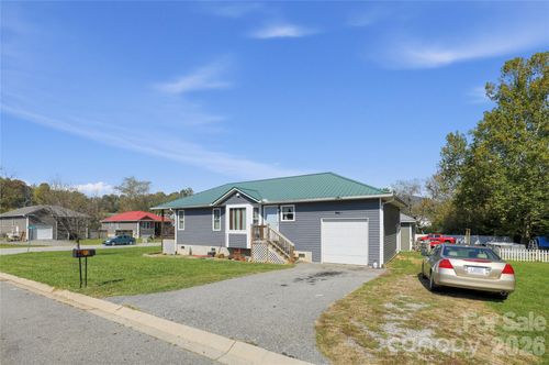 12 Janie Dr, Clyde, NC, 28721-0378 | Card Image