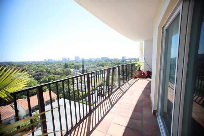 APT-506 - 1627 Sw 37 Th Ave, Condo with 2 bedrooms, 2 bathrooms and null parking in Miami FL | Image 7
