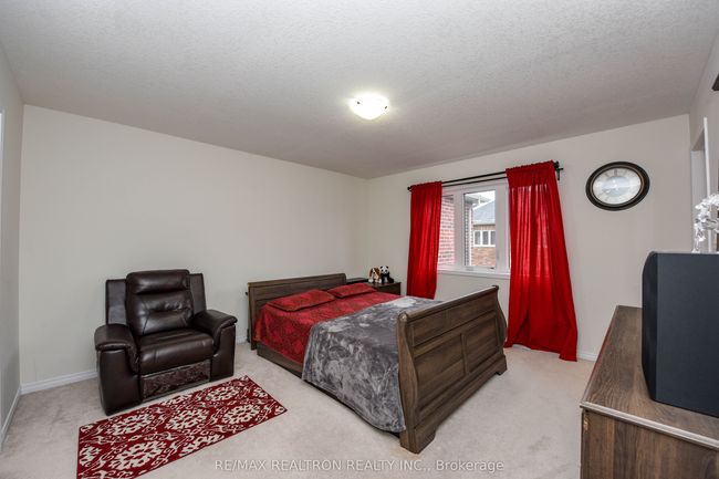 490 Queen Mary Dr, House attached with 3 bedrooms, 3 bathrooms and 1 parking in Brampton ON | Image 8