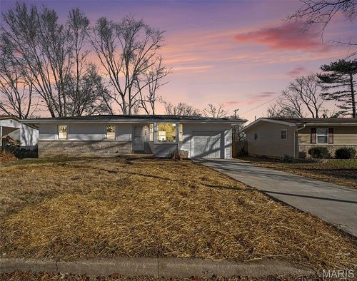 725 Riderwood Dr, Hazelwood, MO, 63042-3327 | Card Image