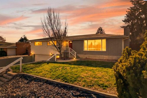 1811 W 11th Ave, Kennewick, WA, 99336 | Card Image