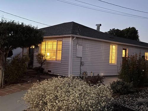 140 De Soto Way, San Bruno, CA, 94066-4748 | Card Image