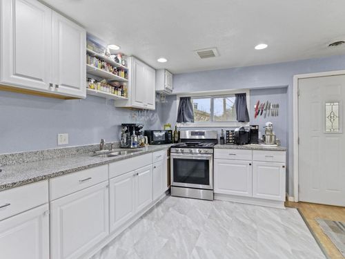 3923 S 41st Street, Greenfield, WI, 53221 | Card Image