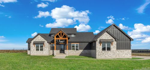 131 Sunset Dr, La Vernia, TX, 78121-4992 | Card Image