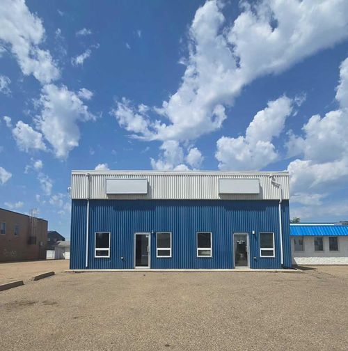 329 9 St E, Brooks, AB, T1R1K6 | Card Image