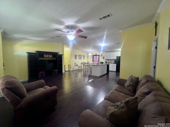 8990 Fm 2146, House other with 4 bedrooms, 2 bathrooms and null parking in Jourdanton TX | Image 6