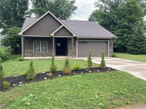 126 Wetmore Ave, Grand River, OH, 44045-8202 | Card Image