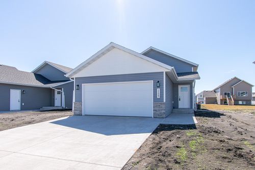 1123 Jill Dr W, West Fargo, ND, 58078-2951 | Card Image