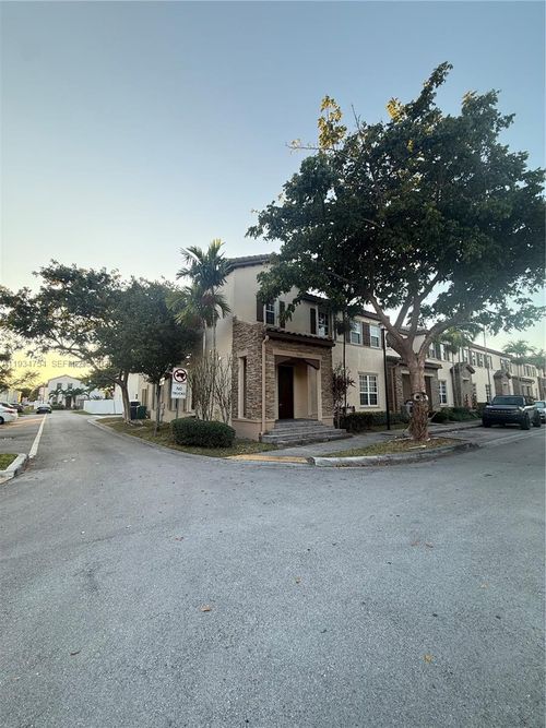 9248-9248 Sw 170th Pl, Miami, FL, 33196-2957 | Card Image