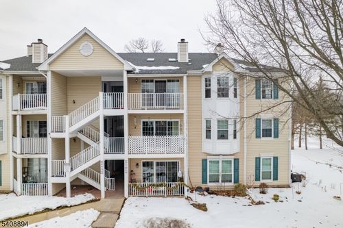 318 Wimbeldon Ct, North Brunswick, NJ, 08902-4227 | Card Image