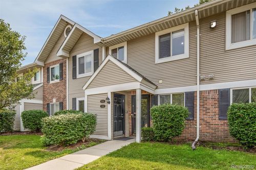 31444 Orchard Crk, Farmington Hills, MI, 48334-1315 | Card Image