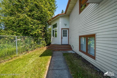 1521 Cache Dr, Anchorage, AK, 99507-1323 | Card Image