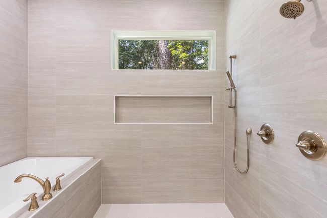 Soaking tub! | Image 17