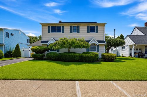 12 Cable Ln, Hicksville, NY, 11801-6103 | Card Image