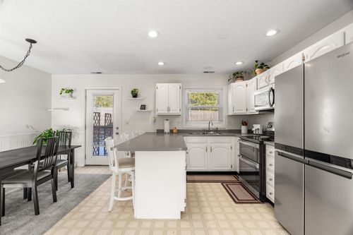 b-6 Kingston Way, Hudson, NH, 03051-3028 | Card Image