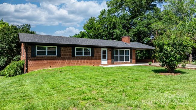 1230 2 Nd St Se, House other with 3 bedrooms, 2 bathrooms and null parking in Hickory NC | Image 5