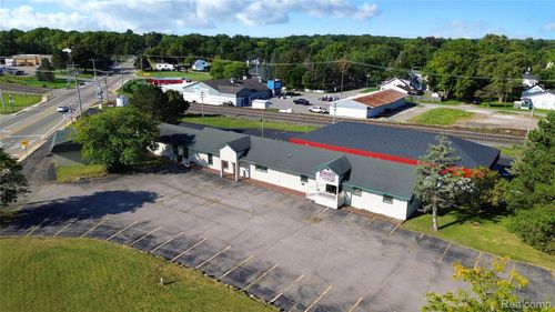 320 Grand Blanc Rd, Grand Blanc, MI, 48439-3318 | Card Image