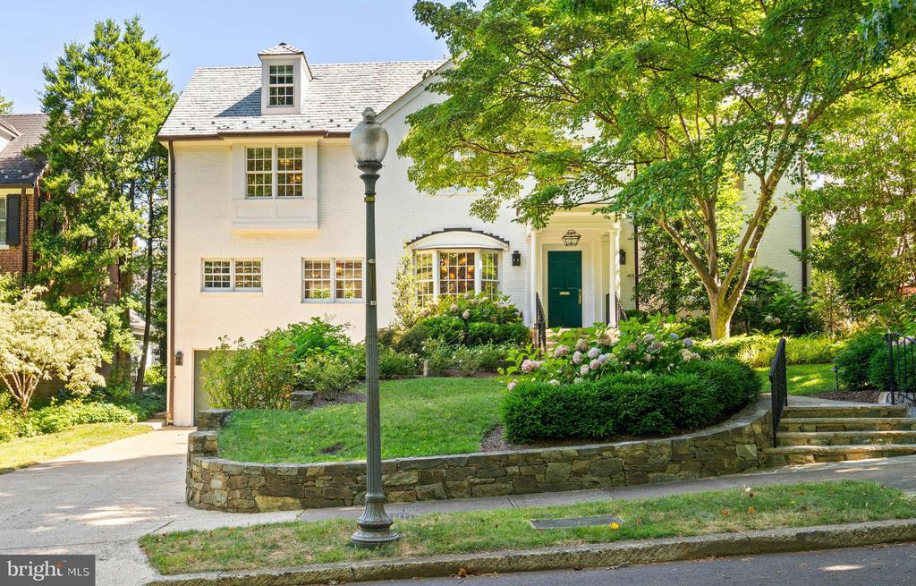 Woodway Ln, Washington, DC 20016