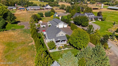 8803 Carlson Dr, Yakima, WA, 98903-9683 | Card Image