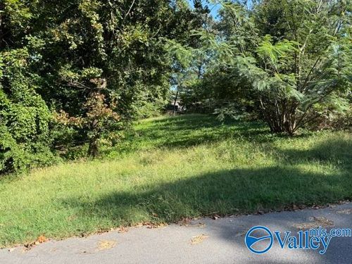 7 Cedar Cir, Guntersville, AL, 35976-8403 | Card Image