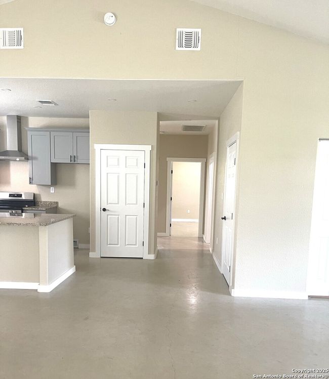 2 - 25617 Campbellton Rd, House other with 3 bedrooms, 2 bathrooms and null parking in San Antonio TX | Image 12