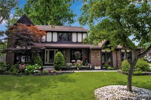 2 Silver Thorne Dr, Amherst, NY, 14221-1763 | Card Image
