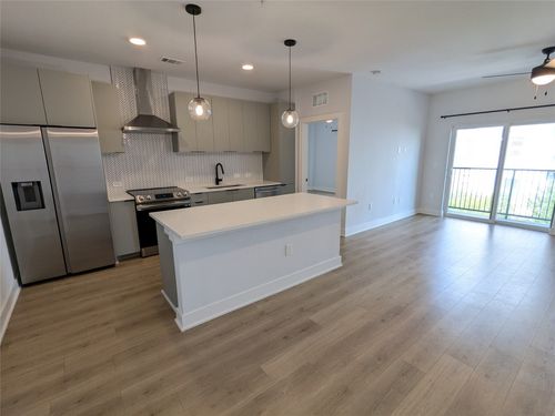 apt-416-2500 Longview St, Austin, TX, 78705-4298 | Card Image
