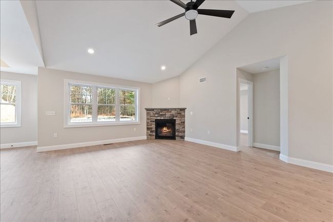 19 - 19 Nicole Cir, Condo with 2 bedrooms, 2 bathrooms and 2 parking in Southampton MA | Image 4