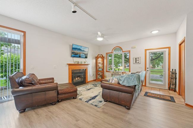 11-web-or-mls-Crystal Pl-1406-011.jpg | Image 4
