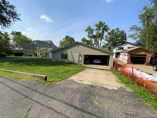 6930 Colony Dr, West Bloomfield, MI, 48323-1116 | Card Image