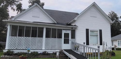 303 Central St, Belzoni, MS, 39038-3603 | Card Image