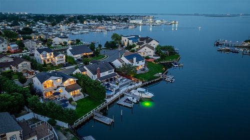 2904 Harbor Rd, Merrick, NY, 11566-4611 | Card Image