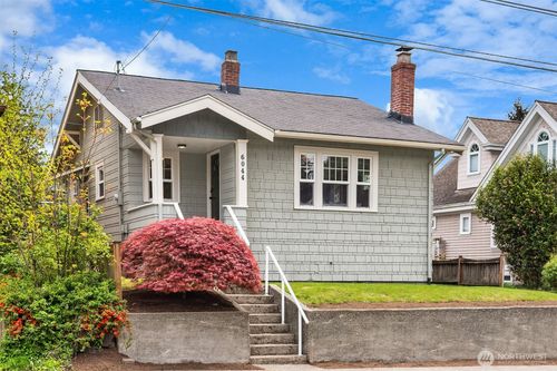 6044 25th Ave Ne, Seattle, WA, 98115-7104 | Card Image